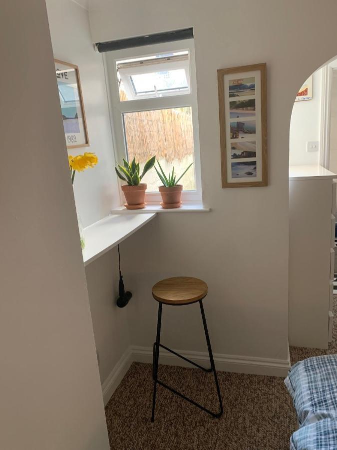 Sea Views With Large Deck One Bedroom Very Close To Beach And Town Newquay  Luaran gambar